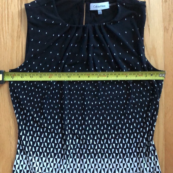 Calvin Klein sleeveless top - Picture 4 of 4